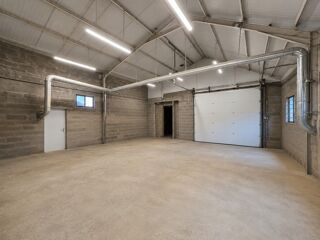   Local d'activité de 352 m² - ALLUY (58) - Showroom, bureau, ateliers et stockage - terrain 1 354 m² Alluy