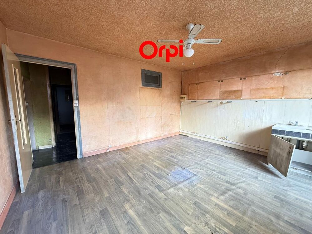 LE GRAND-LEMPS  CENTRE-VILLE  APPARTEMENT DANS LANCIEN CHÂTEAU