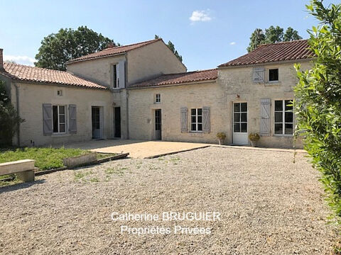   Belle Maison Charentaise 198 m2 6 chambres au coeur du Marais Poitevin Maison - 8 pi�ce(s) - 198 m�