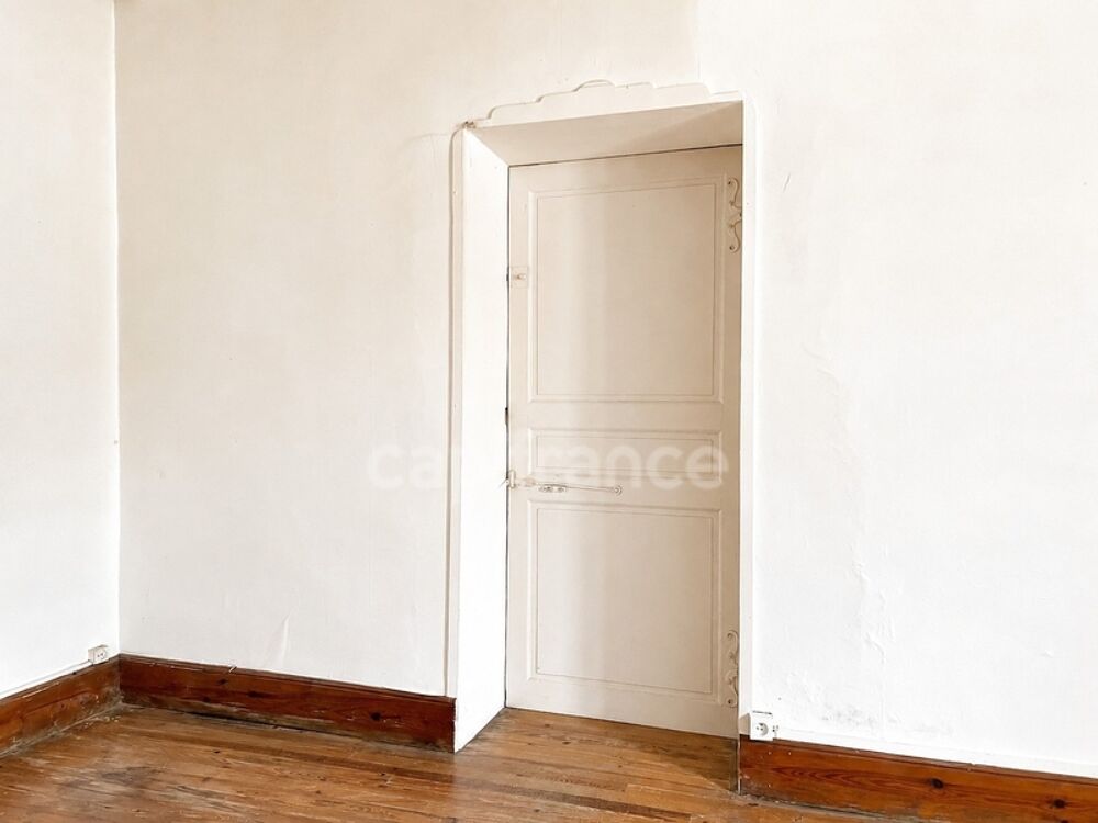 Maison en pierre de 153 m² à rénover avec fort potentiel - Chevanceaux (17)