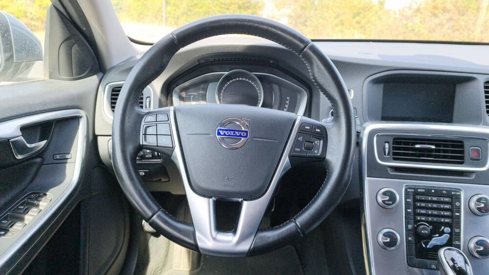 V60 2.0 D3 150 Geartronic 8 Momentum Business 2017 occasion 69008 Lyon