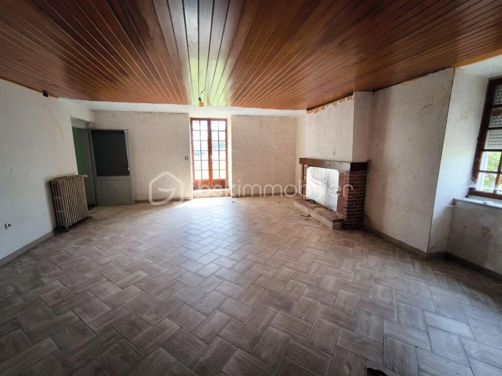 Maison ancienne à rénover + dépendances - Terrain 4900m2