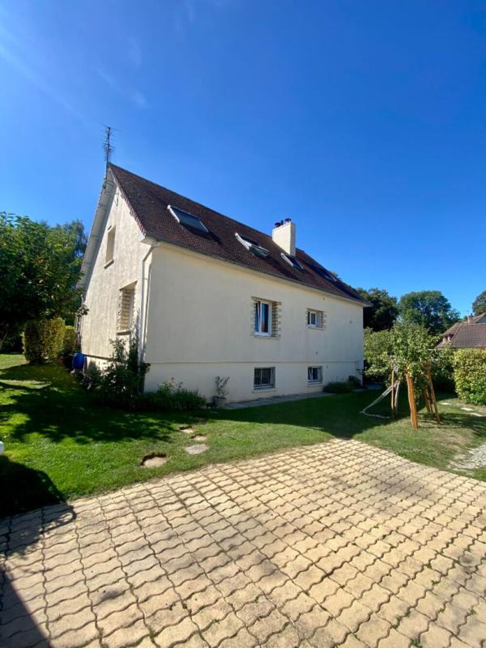Vente Maison Hubert-Folie Maison familiale de 187 m² avec sous-sol complet et grand terrain Ifs