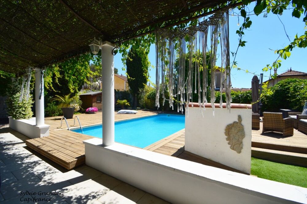Maison à vendre 8 pièces 194m² de superficie habitable, jardin et piscine