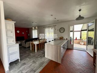  Maison  vendre 8 pices 200 m