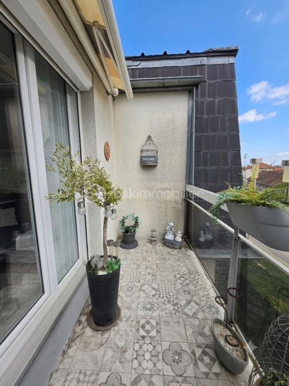 Dernier étage F4 entretenu balcon OUEST parking cave