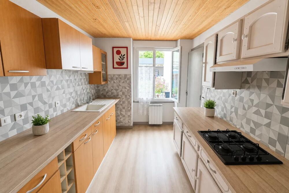 MONT-DORE  Maison de 140 m² sur 3 niveaux avec fort potentiel