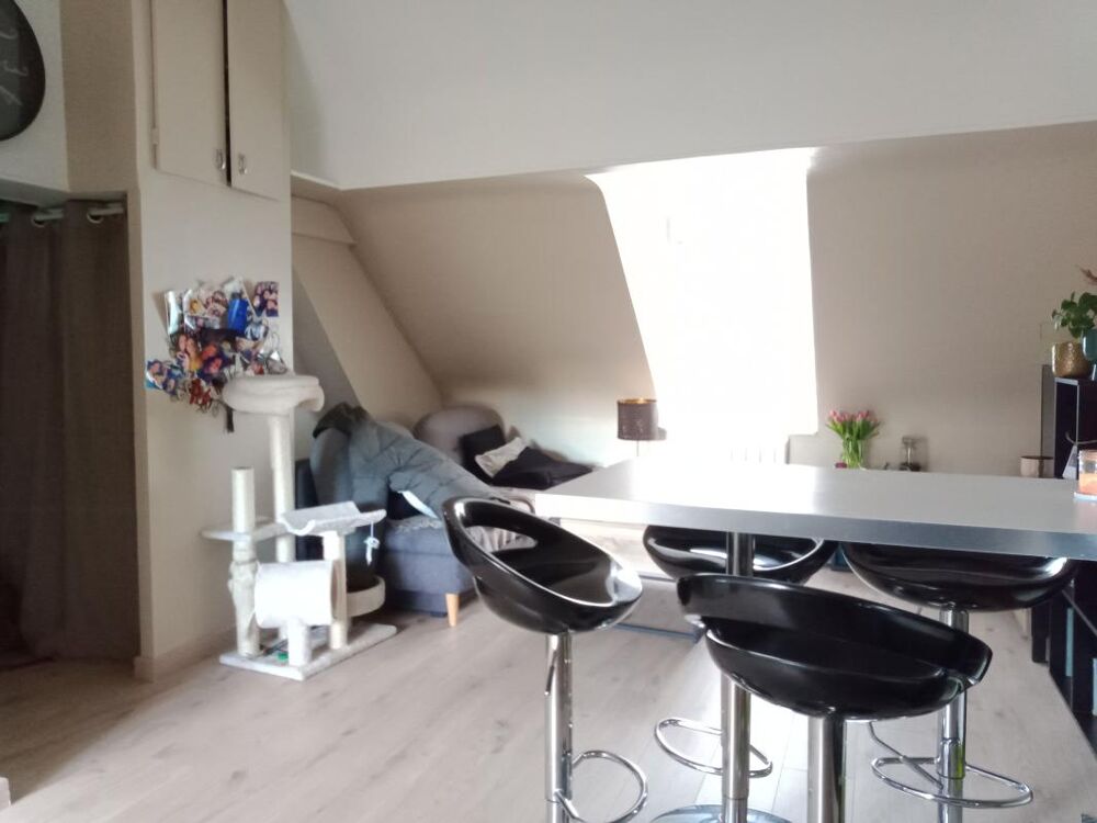 Appartement À Vendre - Immeuble ancien - Type 2 - 2ème et dernier étage - Au calme