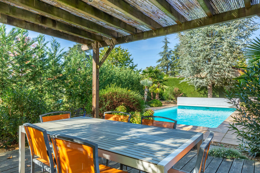 Vente Maison LA TOUR-DE-SALVAGNY – MAISON DE 178 M², 5 CHAMBRES ET PISCINE CHAUFFÉE La tour de salvagny