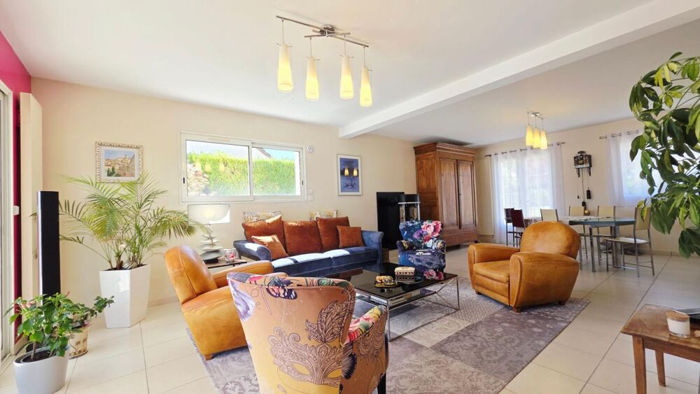 Vente Maison SAINT DOULCHARD MAISON 8 PIECES 6 CHAMBRES PISCINE GARAGE DÉPENDANCE Saint doulchard