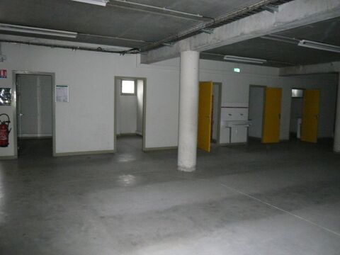   ? A LOUER CHATEAUBERNARD Zone Commercial Local Bureau ? 