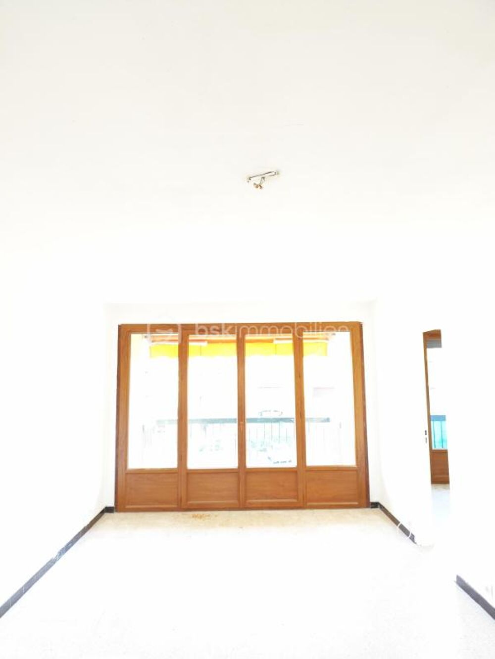 ? À vendre  Appartement T4 à Saint-Cyr-sur-Mer de 77,72 M2 ?