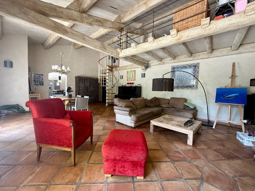 Maison familiale 5 pièces avec piscine, suite parentale et studios  Un bien rare et lumineux à découvrir sans tarder