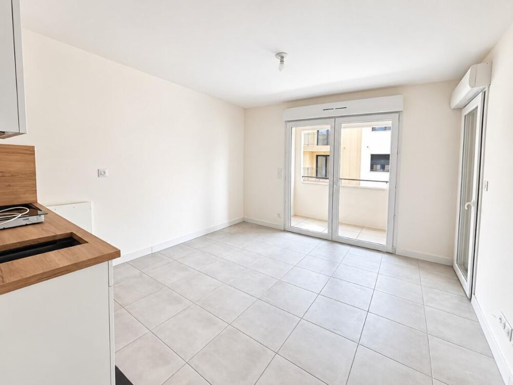 Studio avec parking et balcon au Pontet