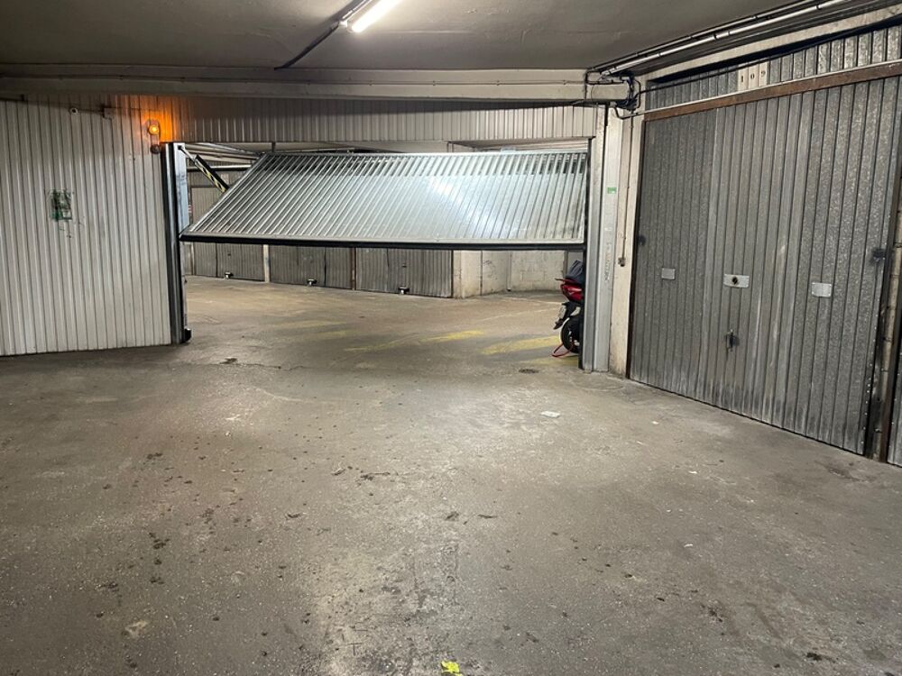 Vente Parking/Garage Lot de 5 grands boxes vendus loués PARIS 18EME ARRONDISSEMENT (75) Paris 18
