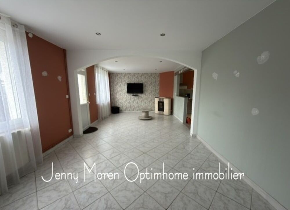 MAISON INDIVIDUELLE AVEC JARDIN GARAGE 3 CHAMBRES