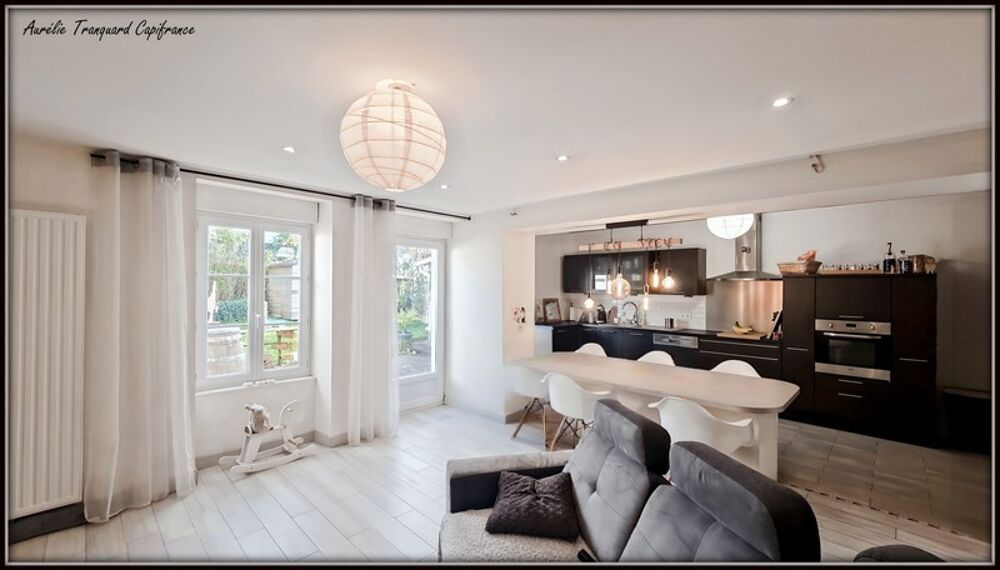 Vente Maison Maison à vendre 5 pièces d'environ 126m² à SAINT JEAN D'ANGELY (17) 4 chambres, 1 garage, proche centre ville, sur un terrain d' Saint jean d angely