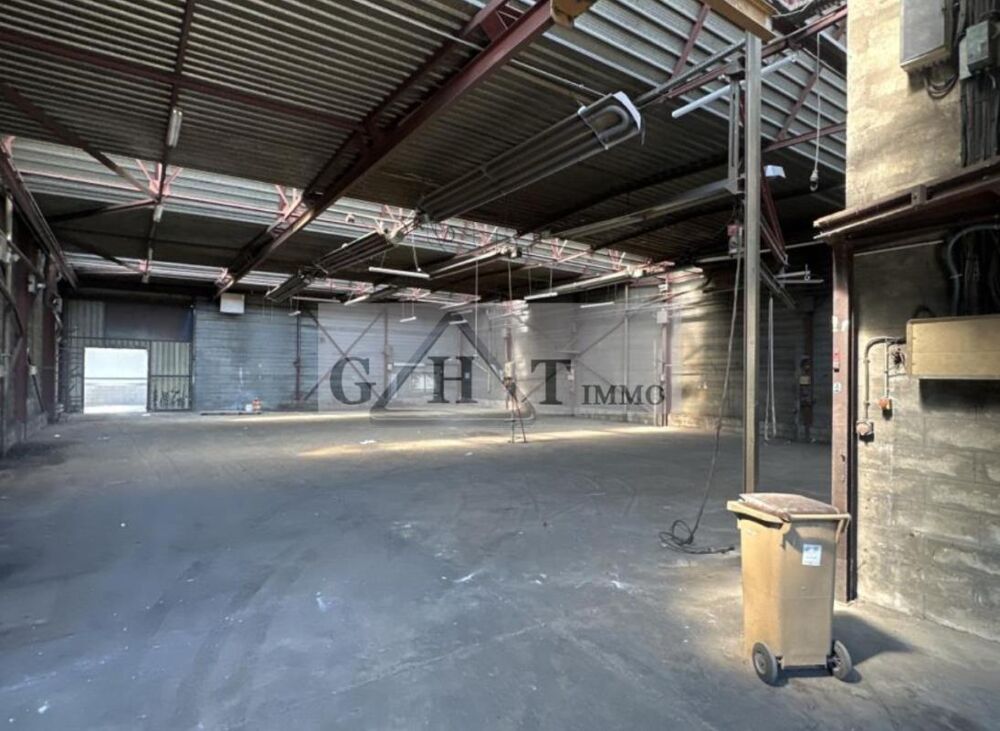   Entrepôt Bureaux A louer 