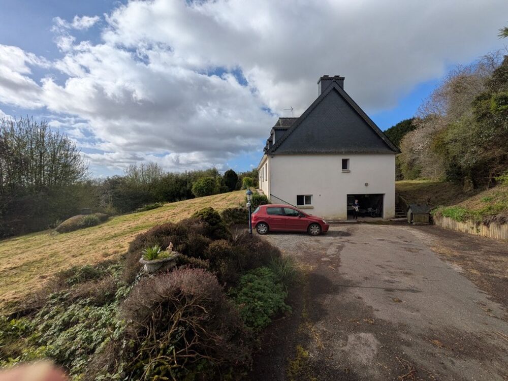 Vente Propriété/Château Kernascleden propriété composée d'une maison à usage d'habitation de 6 pièces 178 m² envion un hangar de 161m² envion, une ancie Kernascleden