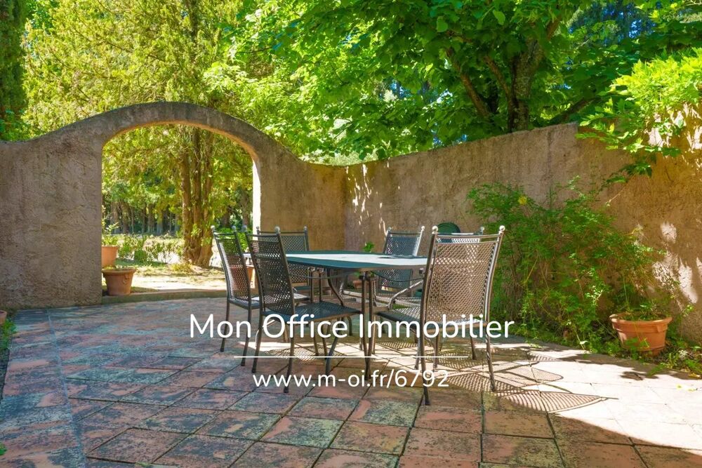 Référence : 6954-VCA. - Une villa de plain-pied style mas provençal de 172 m² sur une parc plat de 5 000 m² avec piscine