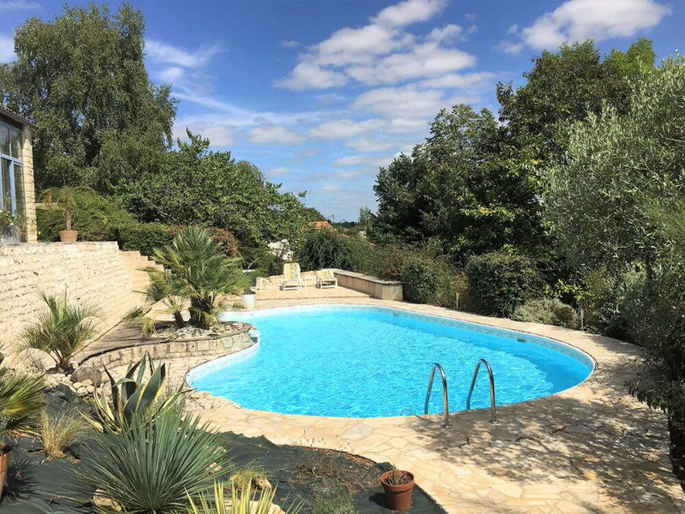 Vente Villa A vendre belle Villa d'architecte de 300 m avec piscine et garages sur un terrain paysag Fontenay le comte