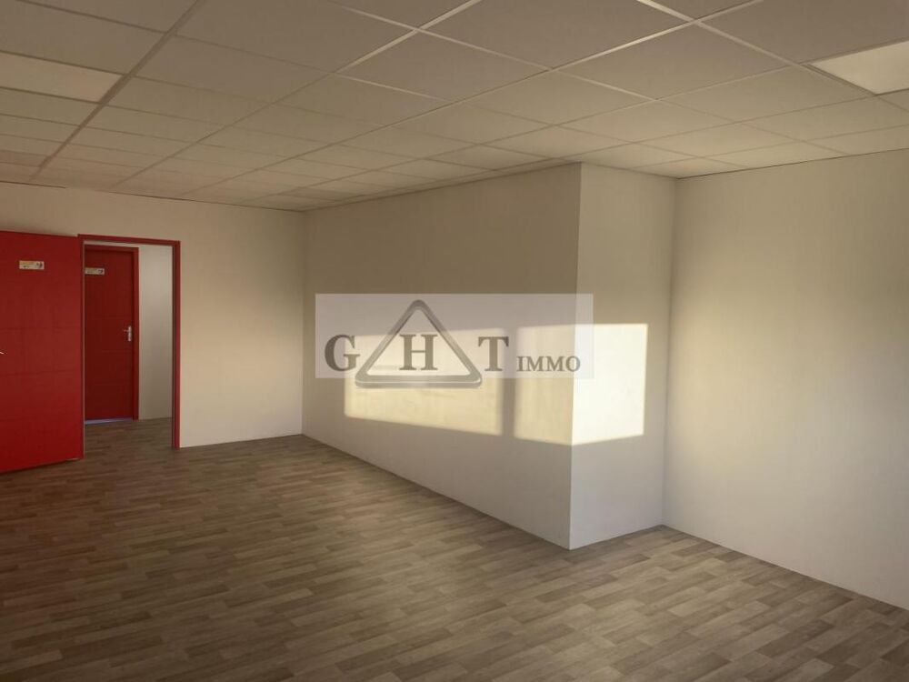   À LOUER – CREIL - LOT DE BUREAUX  – 112 m² Creil