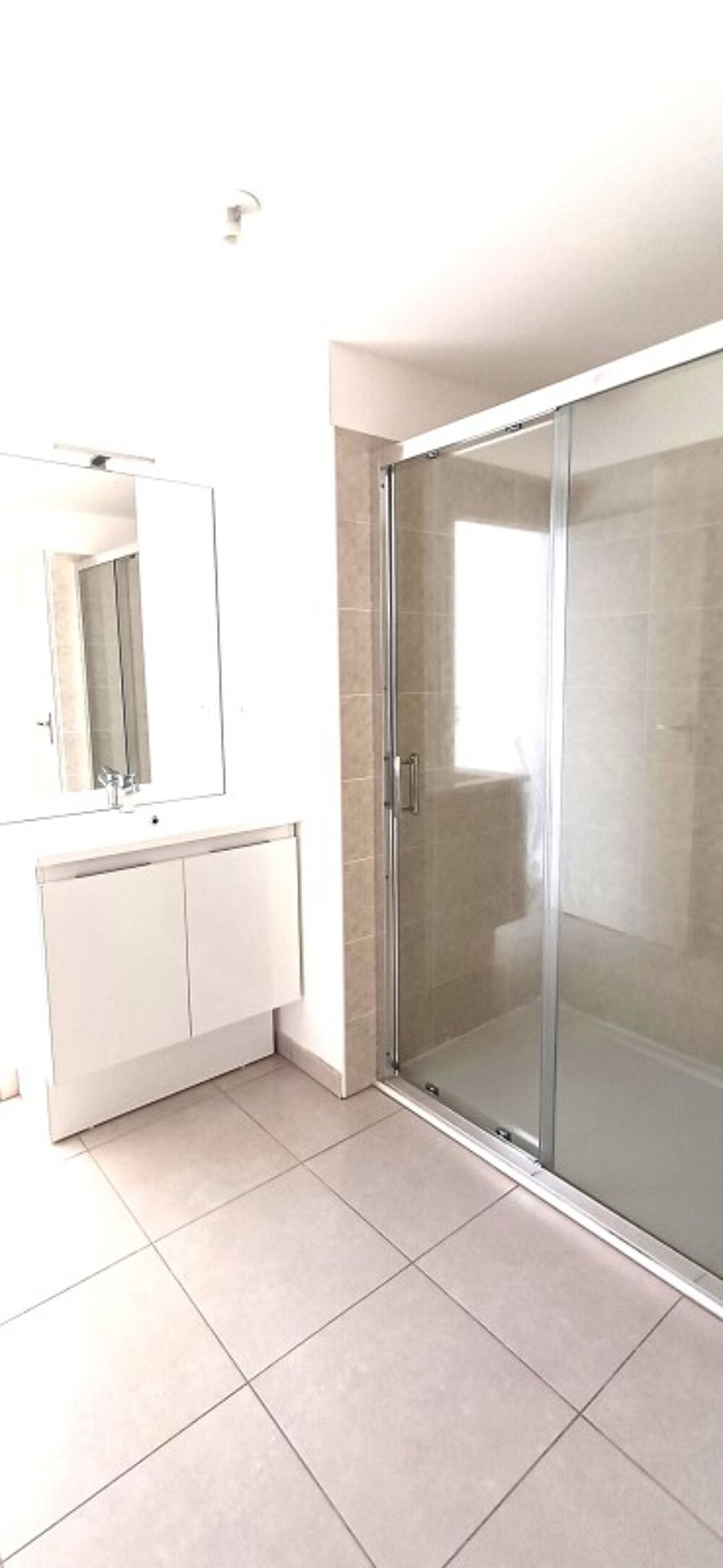 Location Appartement Appartement T2 avec parking et terrasse à HYERES Hyeres