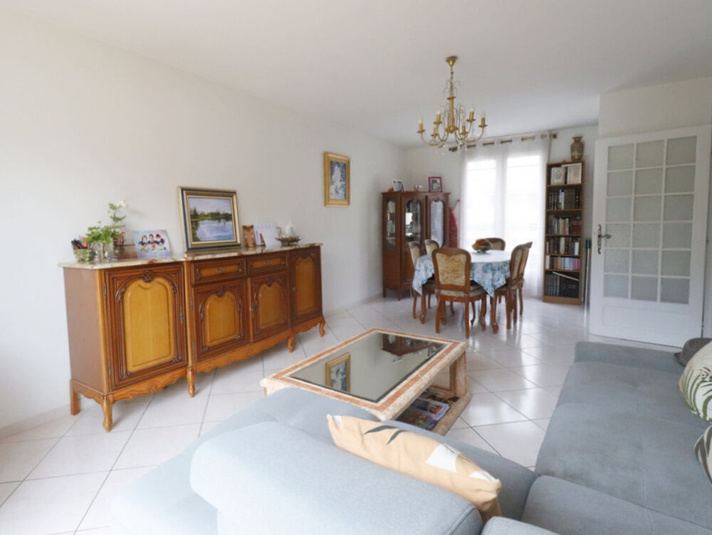 Dpt Bouches du Rhône (13), à vendre maison P6 environ 90 m² avec jardin