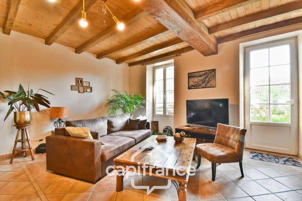 Maison à vendre 5 pièces ASNIERES LA GIRAUD (17) avec jardin, dépendances et garage