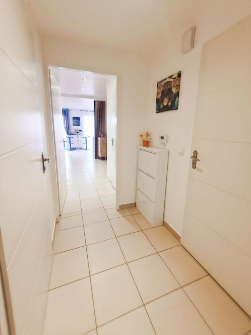 Maison récente climatisée à Angers offrant 85 m² habitables avec une terrasse