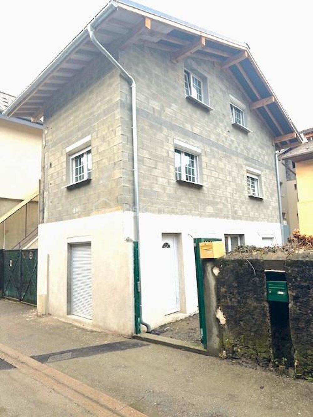 Vente Maison AIGUEBELLE- MAISON COMPOSEE DE DEUX APPARTEMENTS Aiguebelle
