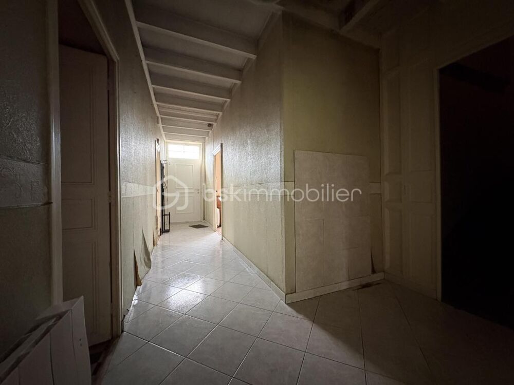 Authentique maison charentaise en pierre  194 m²  volumes exceptionnels à rénover