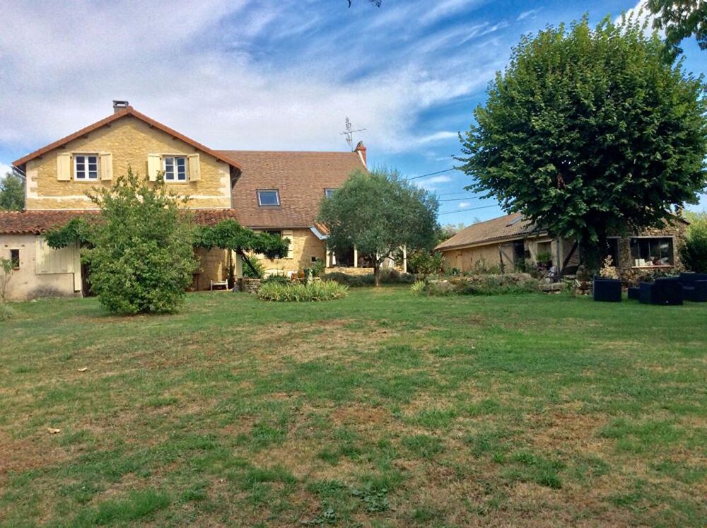 MAISON EN PIERRES ET GITE