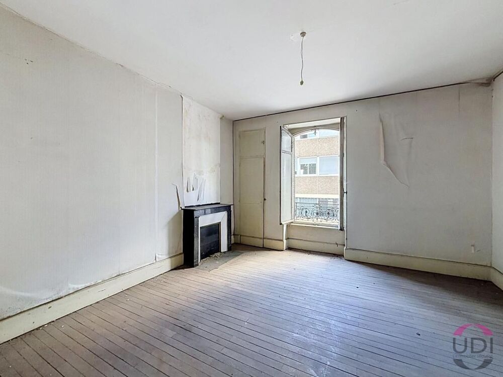 Vente Immeuble Immeuble de rapport de caractère avec 6 appartements, 5 garages et jardin Montlucon