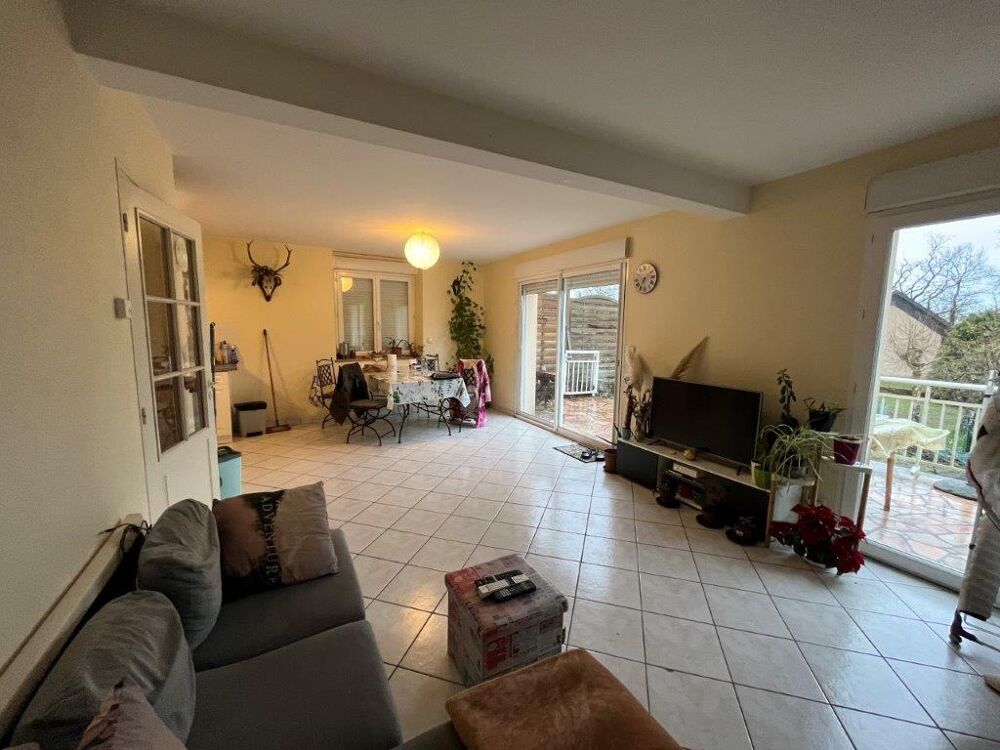 Location Appartement LOCATION APPARTEMENT T5 DUPLEX ST MARTIN DES FAUX SANS FRAIS D'AGENCE Salles curan