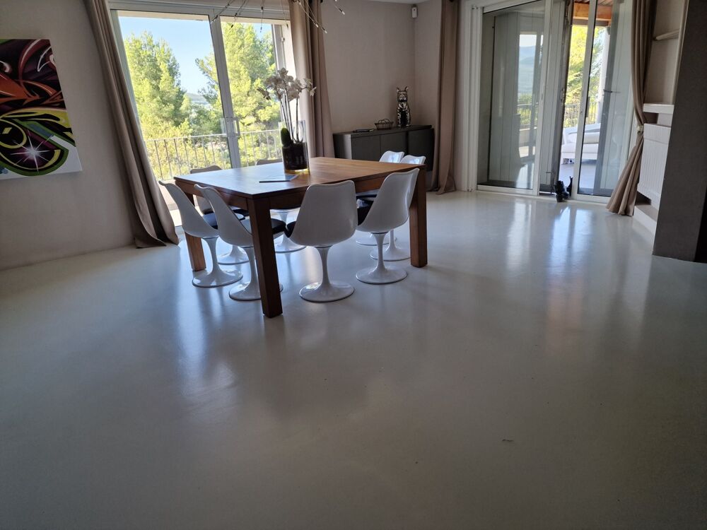 à vendre  Propriété/château Saignon (84400)