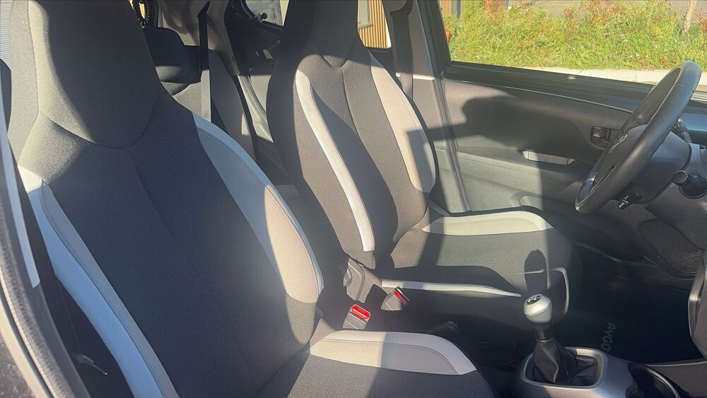 Aygo II 1.0 VVT-i 69 X-Play 2015 occasion 38300 Bourgoin Jallieu