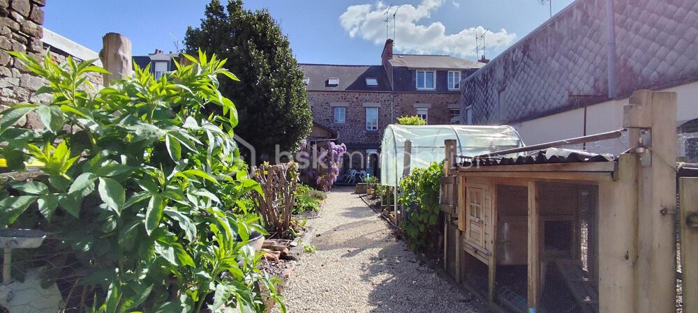 Maison Familiale de 181 m2 en centre ville de Fougères