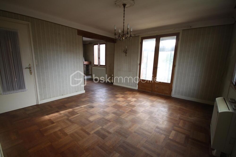 Maison individuelle sur sous-sol total **A RENOVER**
