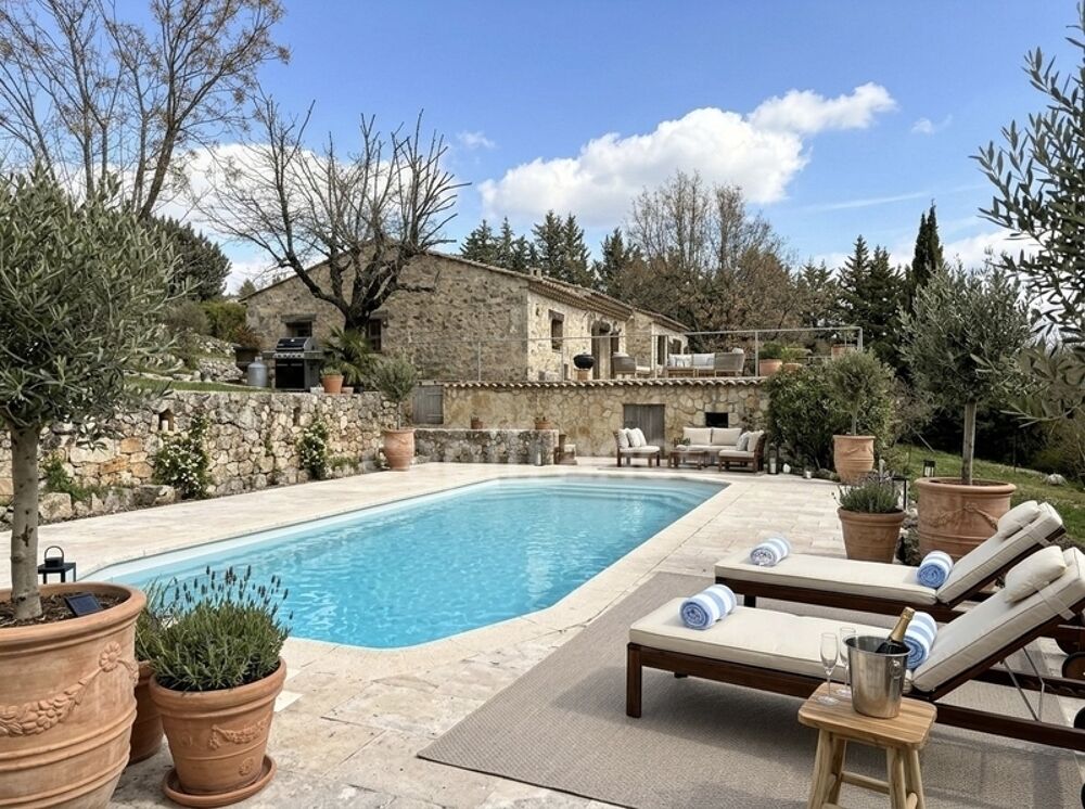 Villa provençale de plain-pied avec piscine sur 5 000 m²  Secteur Forêt, proche Lac de Saint-Cassien