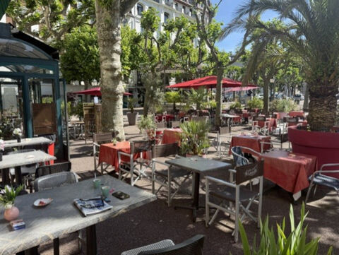   AIX LES BAINS (73) Restaurant Centre Ville, Grande Terrasse 