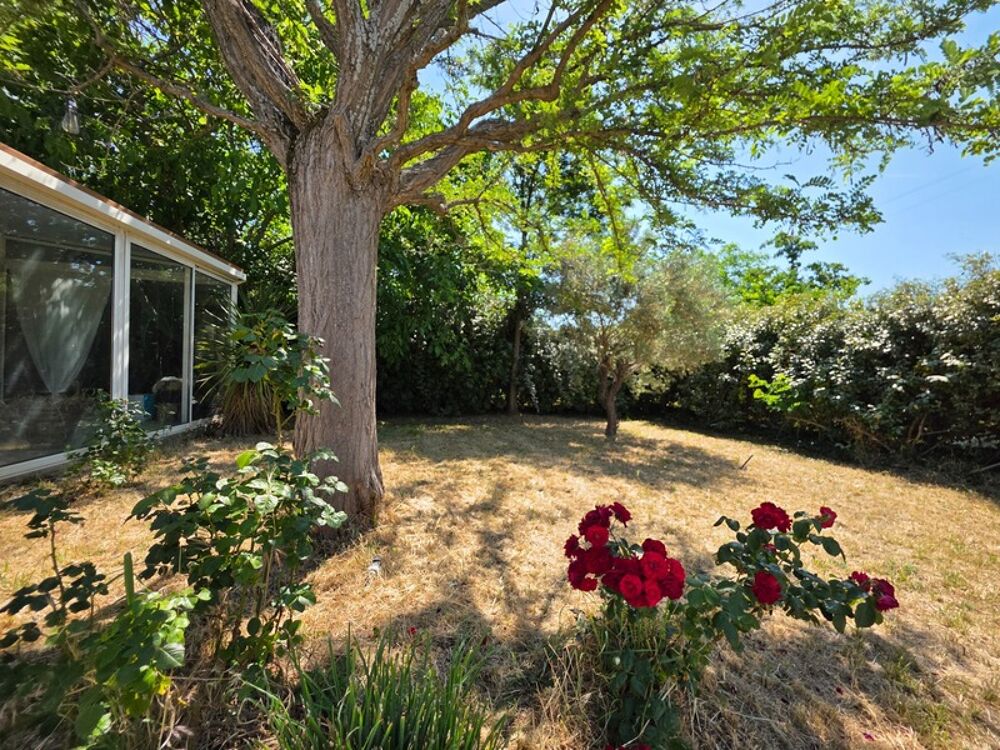 TRETS  Maison individuelle de plain-pied avec jardin, véranda et garage à pied du centre-ville