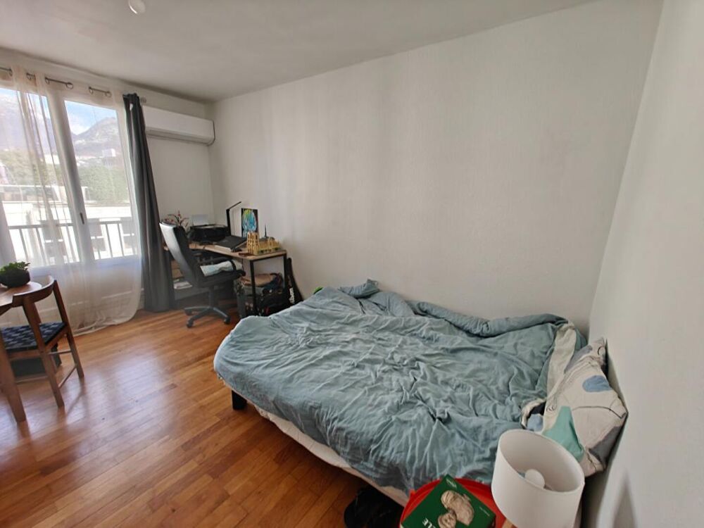 À vendre à Grenoble , T1 avec vue Bastille, SECTEUR caserne de Bonne, déjà loué, idéal investisseur locatif avec Clim