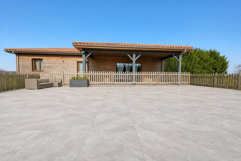 Maison écoresponsable avec piscine à Aussac-Vadalle