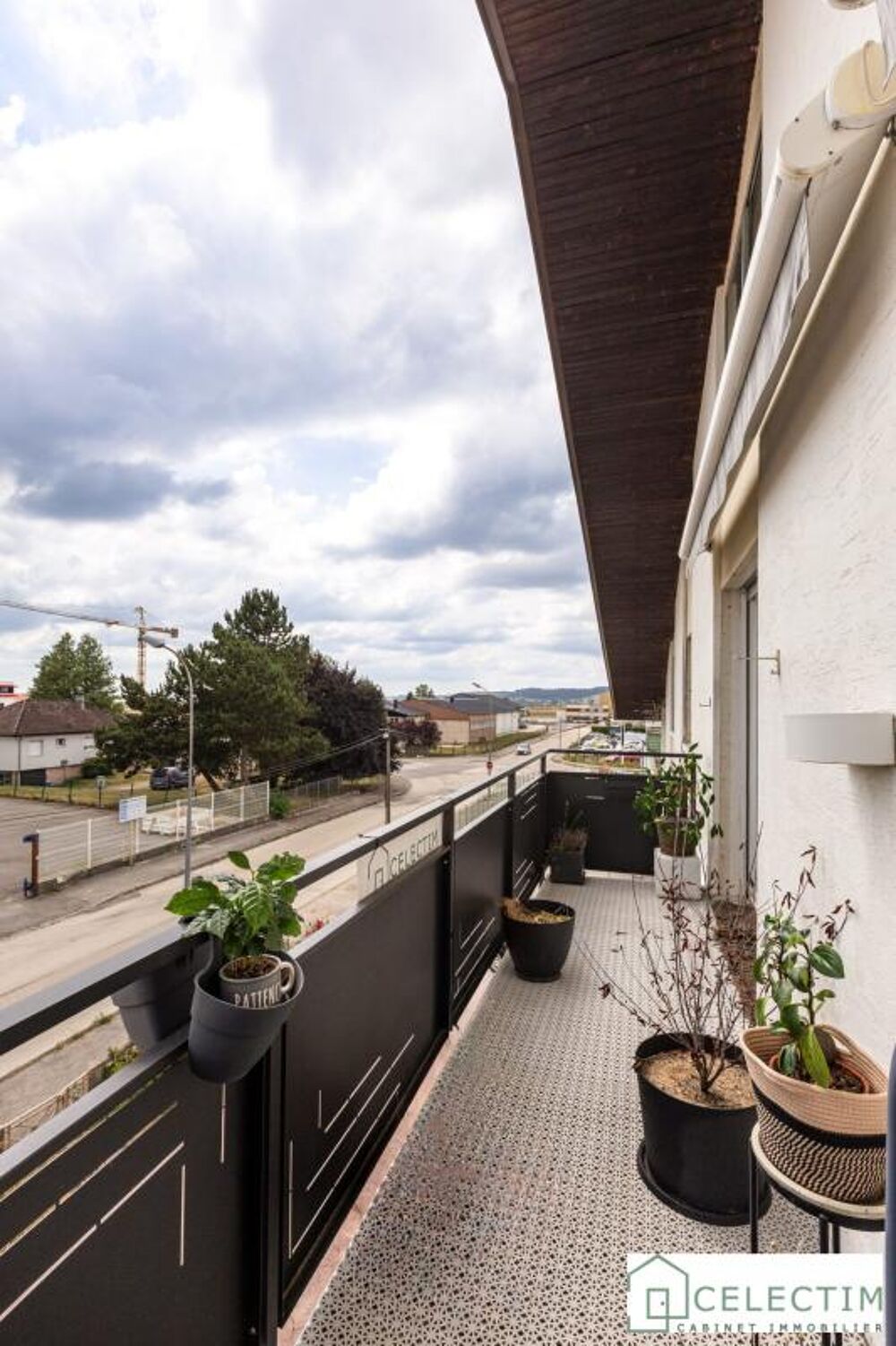 Appartement de 117 m² entièrement rénové - Double garage ?