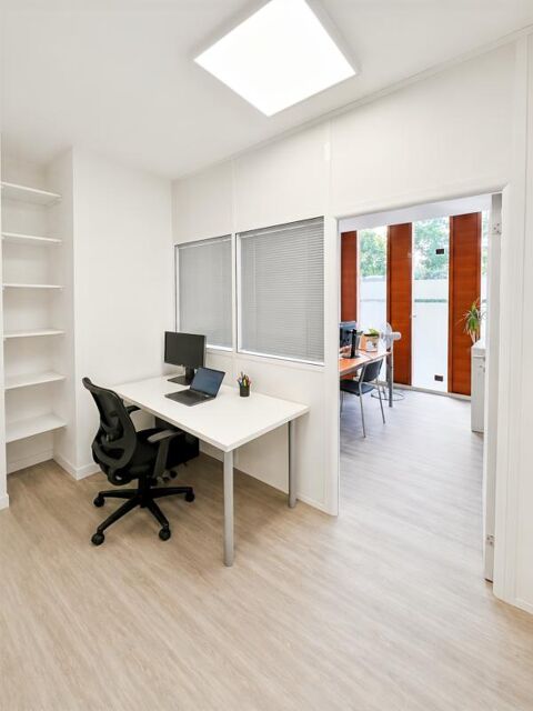  Local commercial d'angle proche place PEREIRE 