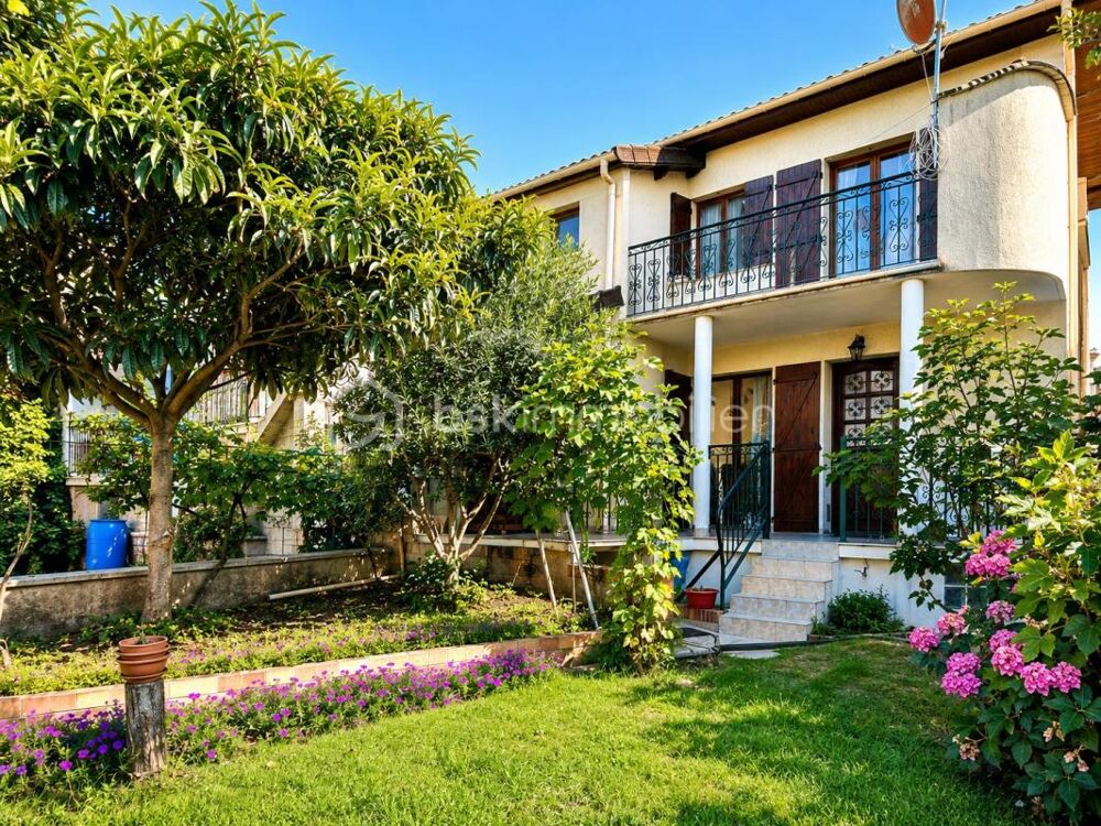 Maison familiale 4 chambres avec jardin de 72 m², 188 m² de terrain - Terrasses et garage  Livry-Gargan