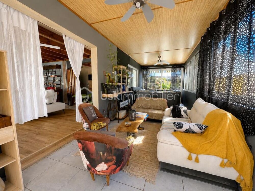 MAISON F3 + DÉPENDANCE LOCATIVE - CENTRE-VILLE DE SAINT-PHILIPPE