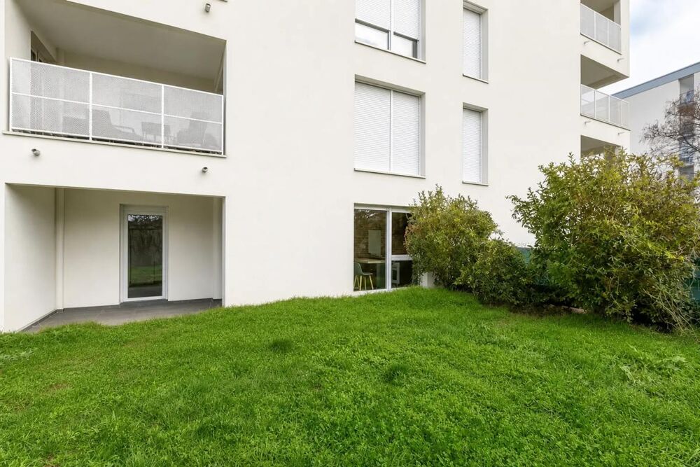 Charme moderne à Vénissieux avec jardin