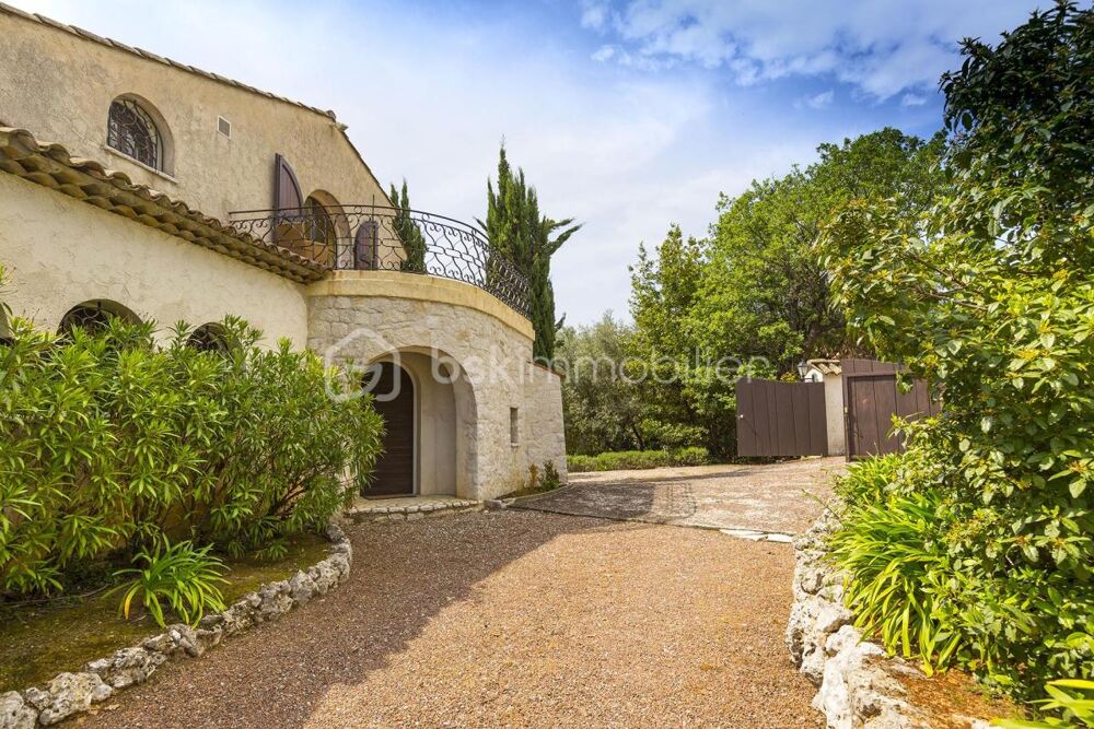 � vendre  Villa Gatti�res (06510)